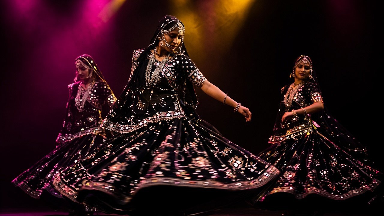 Corporate folk entertainment